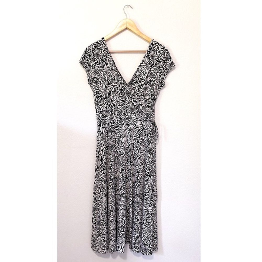 Chadwick’s Vintage Floral Black & White Wrap Dress Size 4